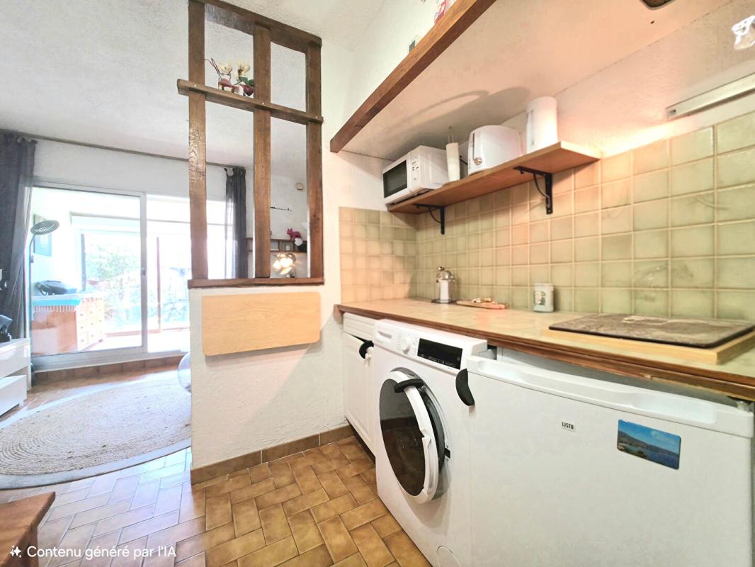 LE LAVANDOU Appartement Le Lavandou 1 pièce(s) PRAMOUSQUIER 24 m2 parking face mer PISCINE 3