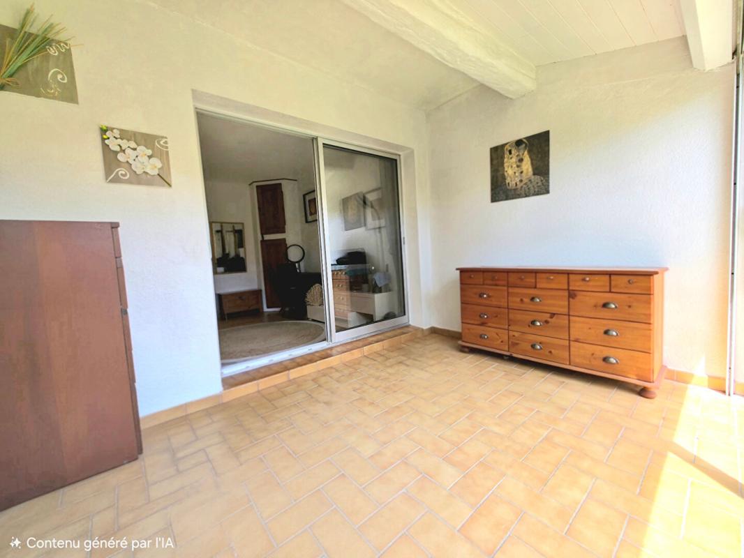LE LAVANDOU Appartement Le Lavandou 1 pièce(s) PRAMOUSQUIER 24 m2 parking face mer PISCINE 5