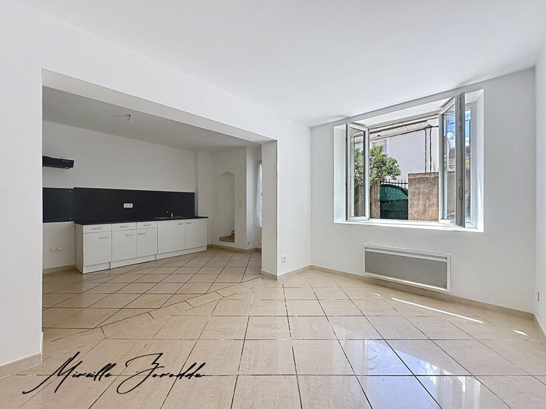 REDESSAN REDESSAN  A VENDRE ENSEMBLE IMMOBILIER  de 185m² avec cour, terrasse et garage 5