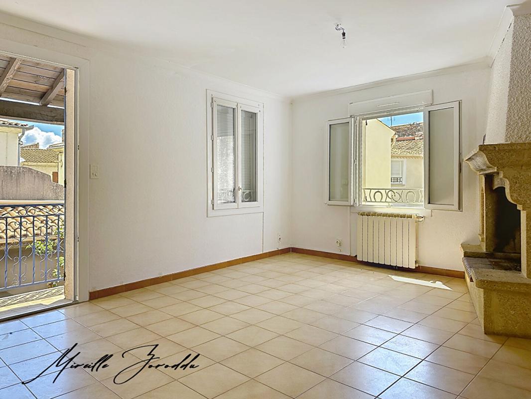 REDESSAN REDESSAN  A VENDRE ENSEMBLE IMMOBILIER  de 185m² avec cour, terrasse et garage 9