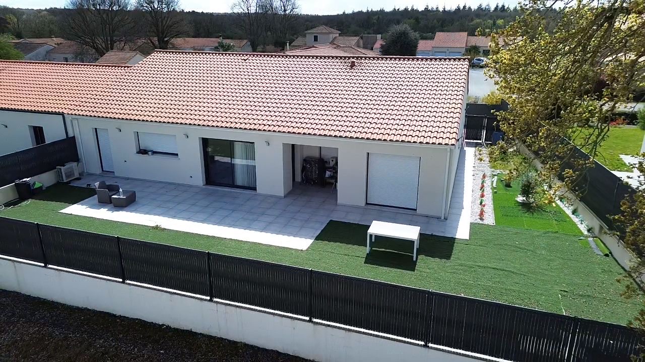 NUAILLE EXCLUSIVITÉ Magnifique maison contemporaine de plain-pied à Nuaillé 1