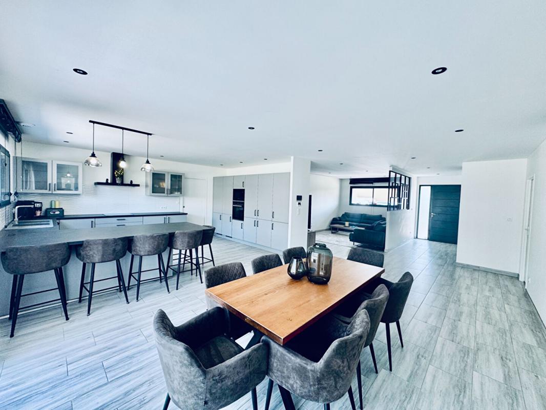NUAILLE EXCLUSIVITÉ Magnifique maison contemporaine de plain-pied à Nuaillé 5