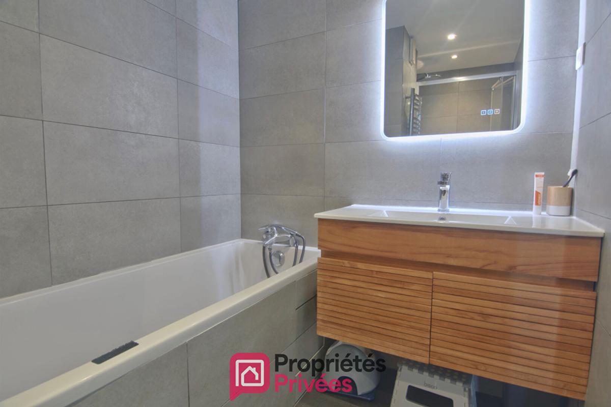 BOULOGNE-BILLANCOURT Appartement Boulogne Billancourt traversant 3 pièce(s) 81,02 m2 avec terrasse de 10 m2 11