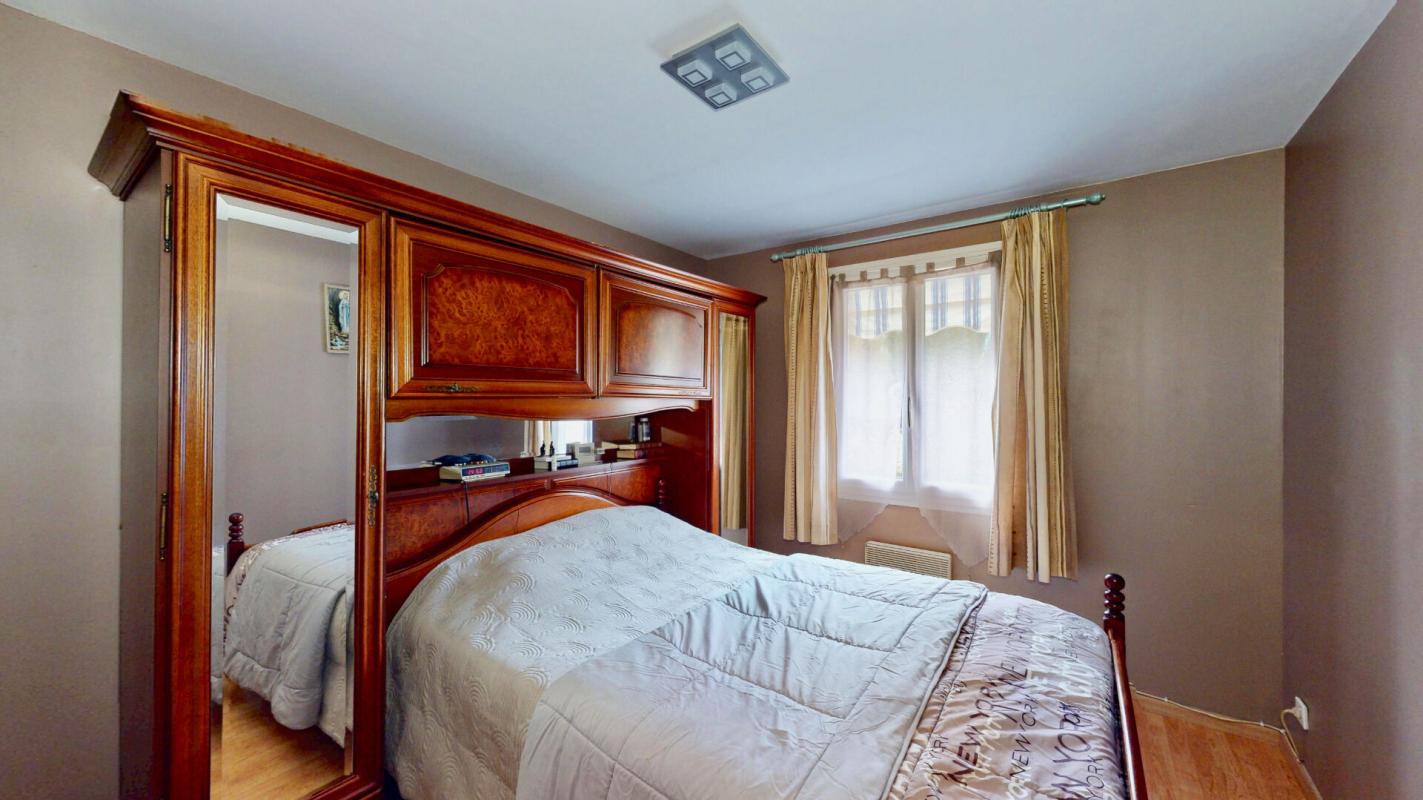 CHEVRU Maison familiale ou PMR  77 Chevru 7 pièce(s) 130 m2   230 000 6