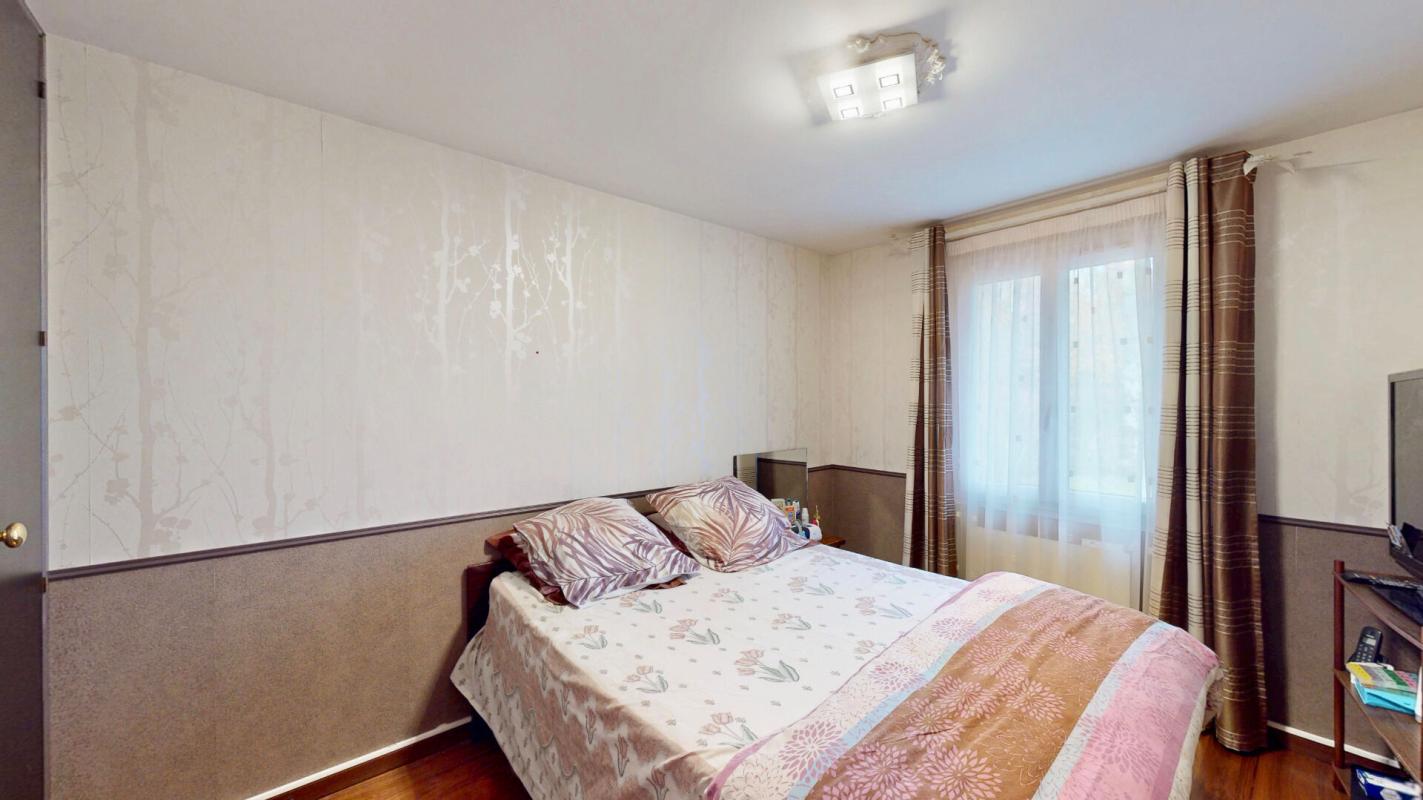 CHEVRU Maison familiale ou PMR  77 Chevru 7 pièce(s) 130 m2   230 000 8