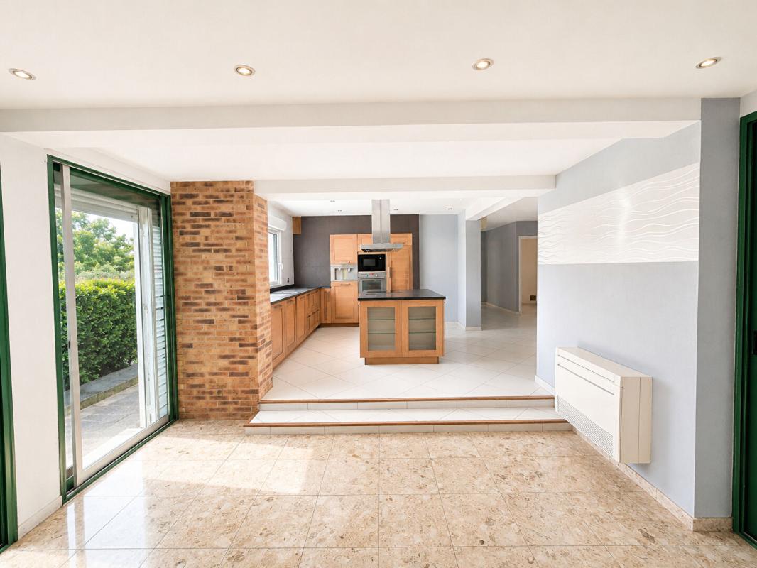 PLEYBEN Magnifique propriété de 218 m² sur parc arboré de 3 748 m² avec hangar de 256 m² 4