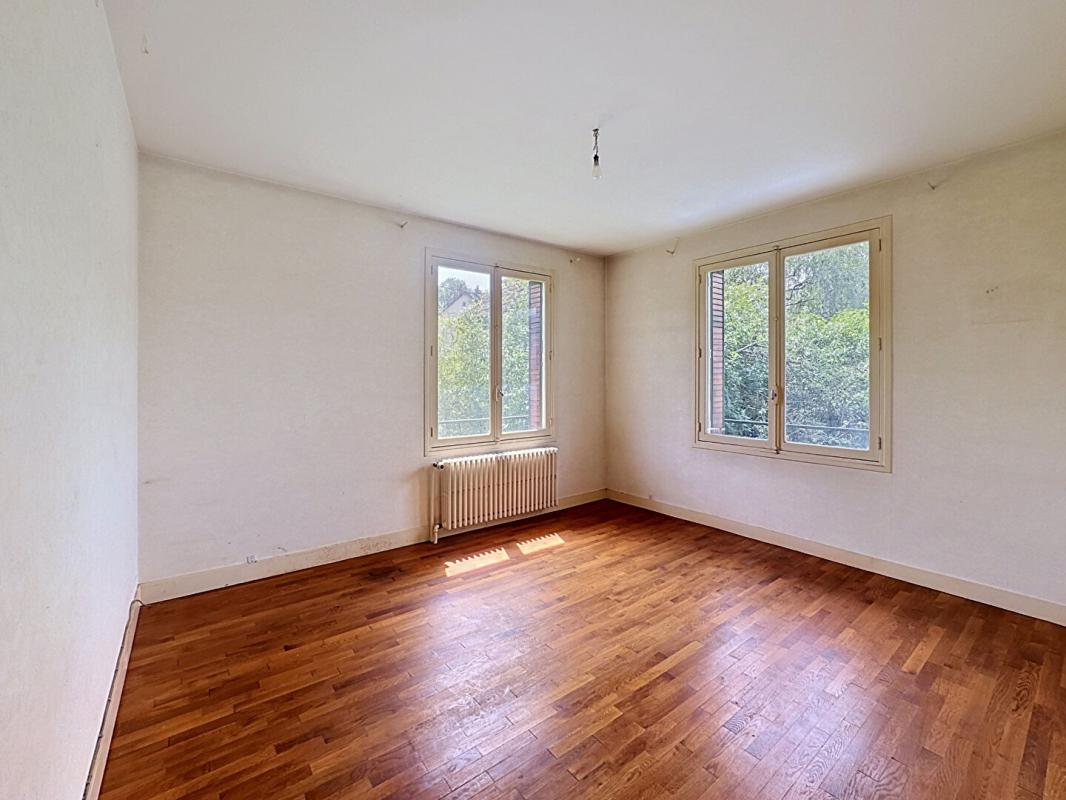 IGNY RARE SUR LE SECTEUR : 215 m2 à réinventer, idéal famille ou investissement 12