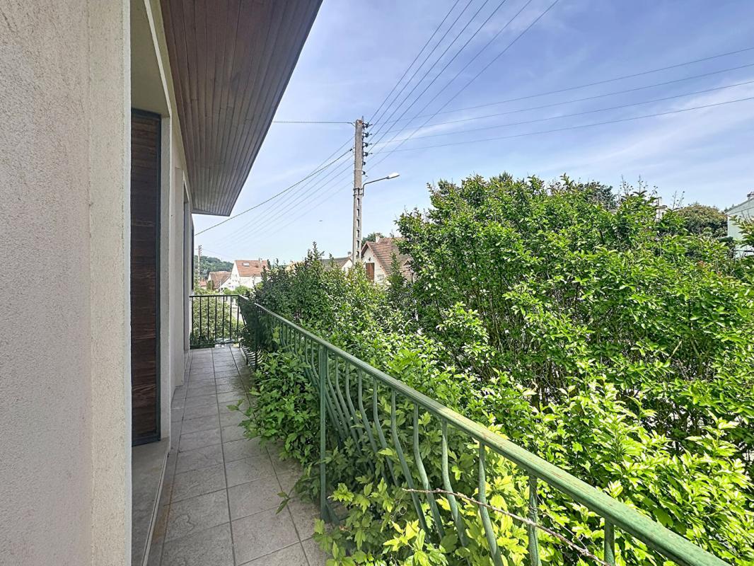 IGNY RARE SUR LE SECTEUR : 215 m2 à réinventer, idéal famille ou investissement 9