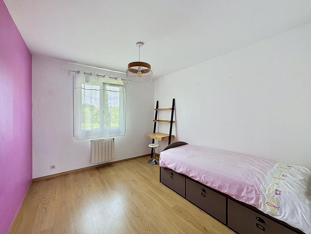 IGNY Igny Place de la Ferme  Maison rénovée 208 m²  6 chambres  Espace réception 70 m2  Jardin sans vis-à-vis  DPE C 13