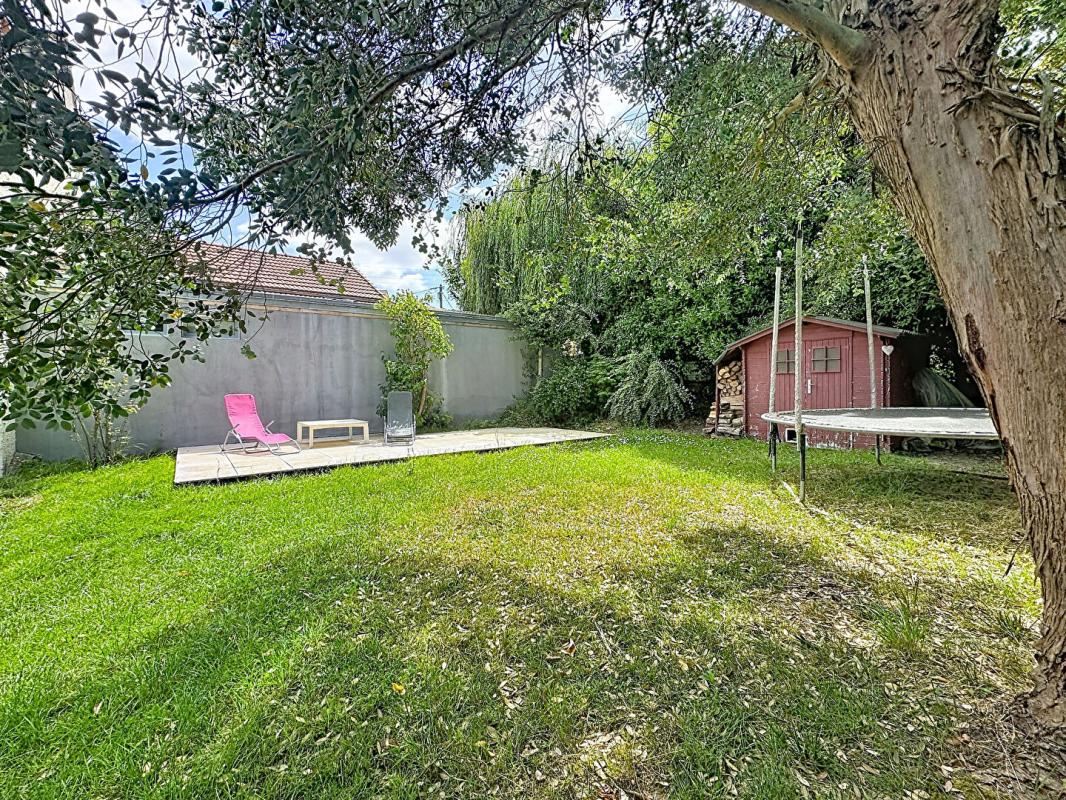 IGNY Igny Place de la Ferme  Maison rénovée 208 m²  6 chambres  Espace réception 70 m2  Jardin sans vis-à-vis  DPE C 18