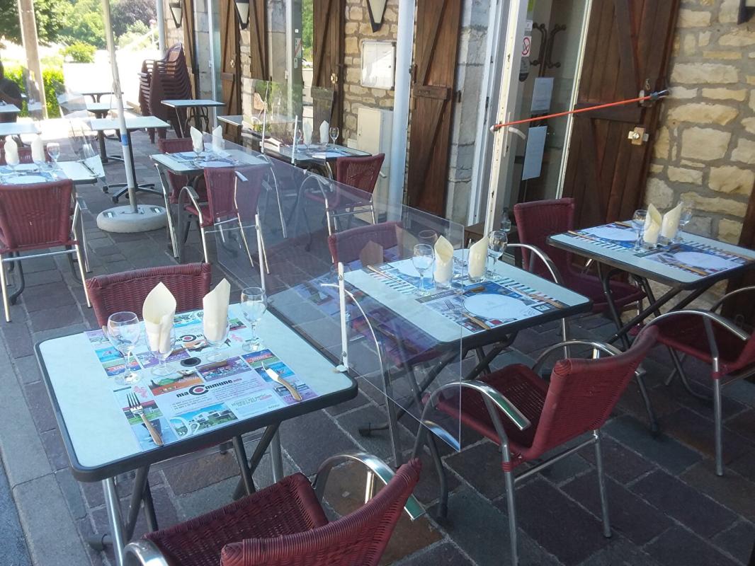 BESANCON Secteur Besançon - Fonds de commerce + murs + appartement - Bar Restaurant licence IV 4