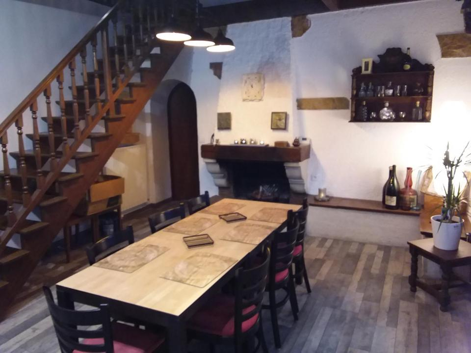 BESANCON Secteur Besançon - Fonds de commerce + murs + appartement - Bar Restaurant licence IV 5