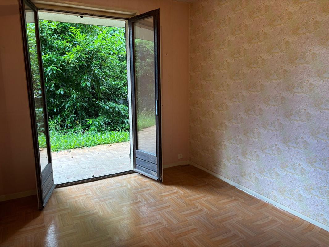 MONTMERLE-SUR-SAONE Au calme, Maison à rénover sur la commune Montmerle Sur Saône 6 pièce(s) 127 m2 3