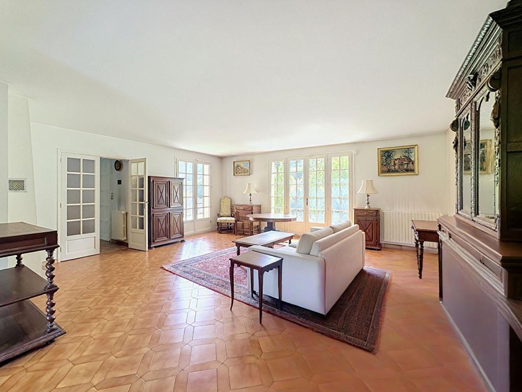 IGNY Une maison de famille pleine d'âme et de caractère à Gommonvilliers 7