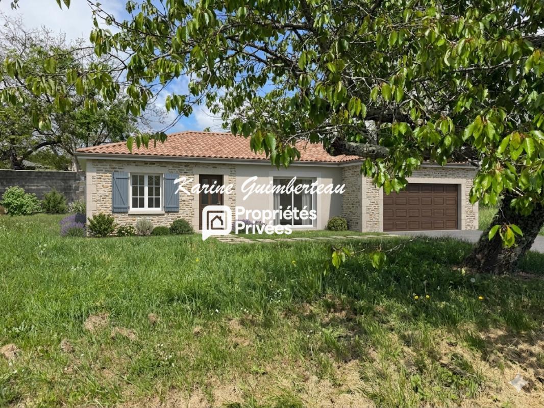 LUSSAC Terrain constructible - Lussac 690 m2 1