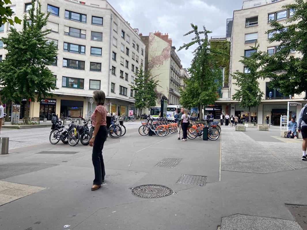NANTES 44000 NANTES - BAIL A CEDER 68 M² EMPLACEMENT PRIME 5