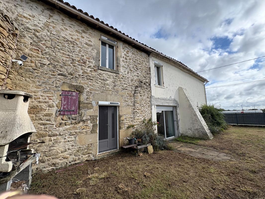 HURE Confort et modernité à Hure, secteur de La Réole / 4 chambres 138 m2, dépendance 10