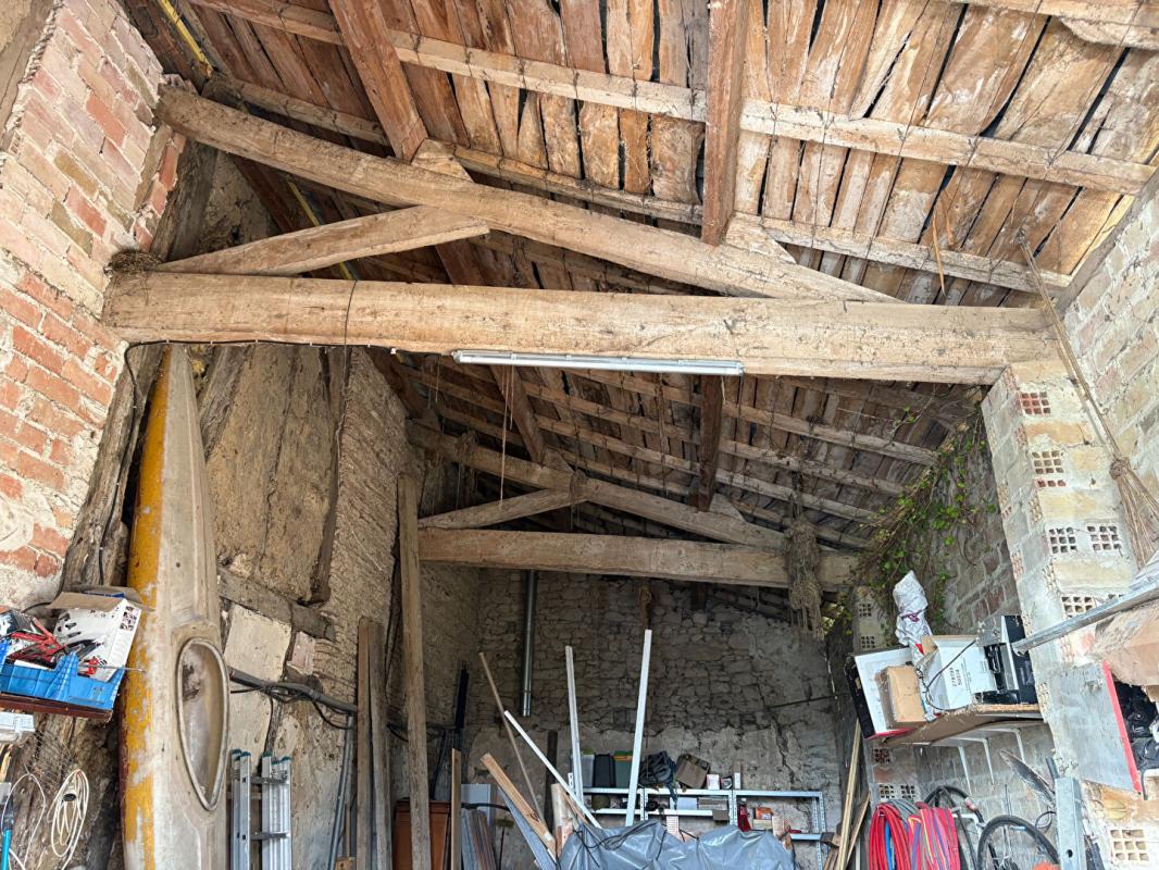 HURE Confort et modernité à Hure, secteur de La Réole / 4 chambres 138 m2, dépendance 11