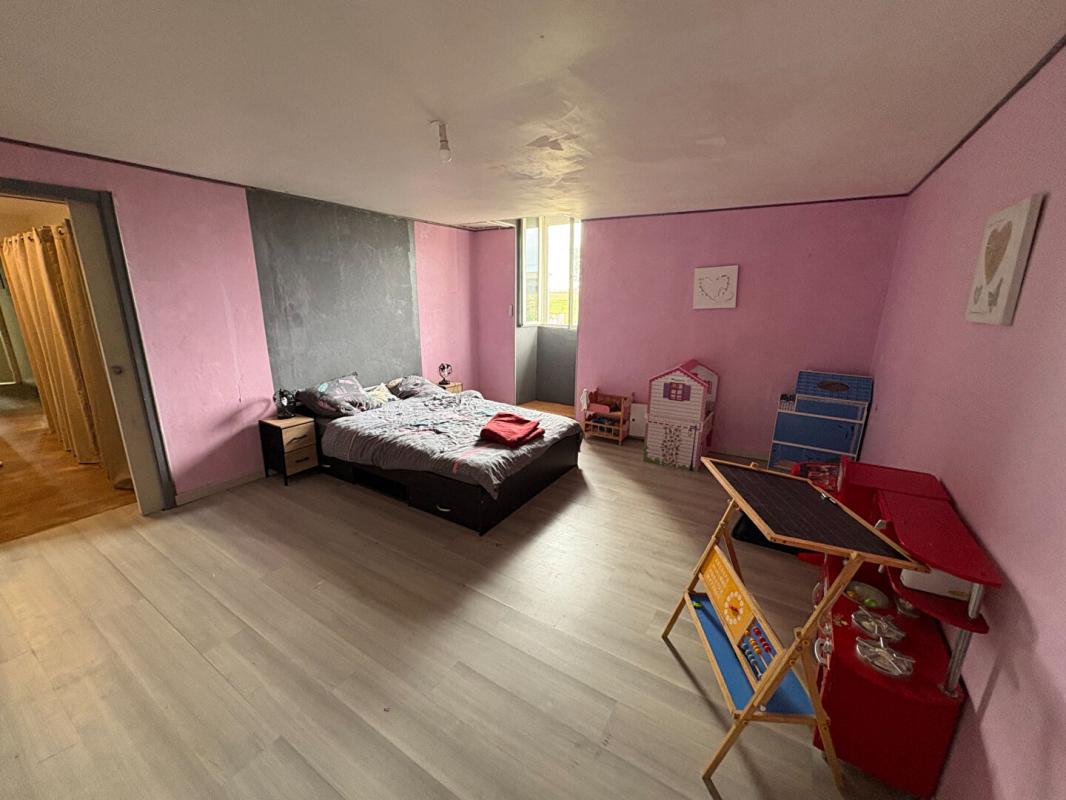 HURE Confort et modernité à Hure, secteur de La Réole / 4 chambres 138 m2, dépendance 6