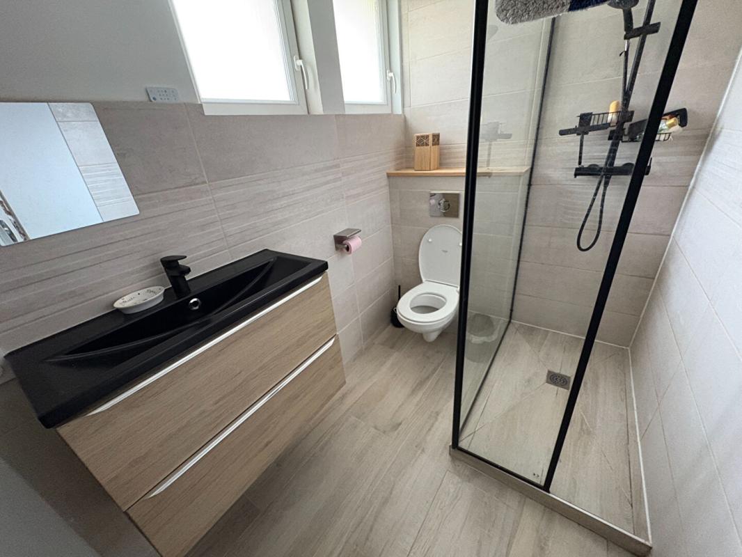HURE Confort et modernité à Hure, secteur de La Réole / 4 chambres 138 m2, dépendance 7