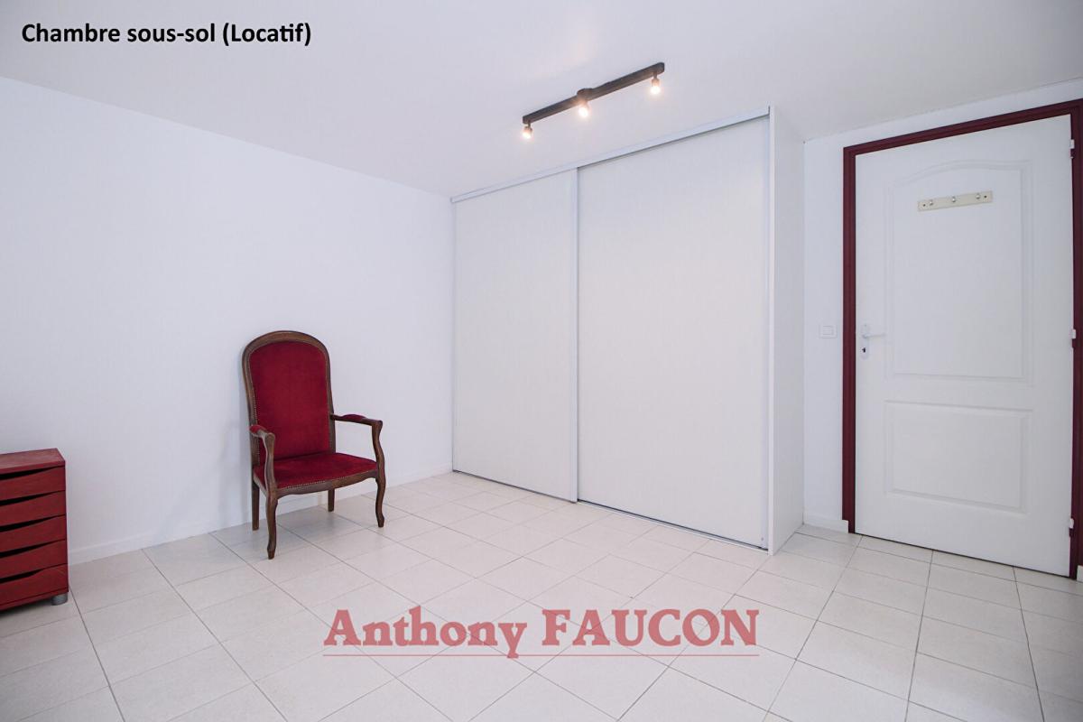 LA ROCHE-SUR-YON Maison La Roche Sur Yon 6 pièce(s) 124 m2 12