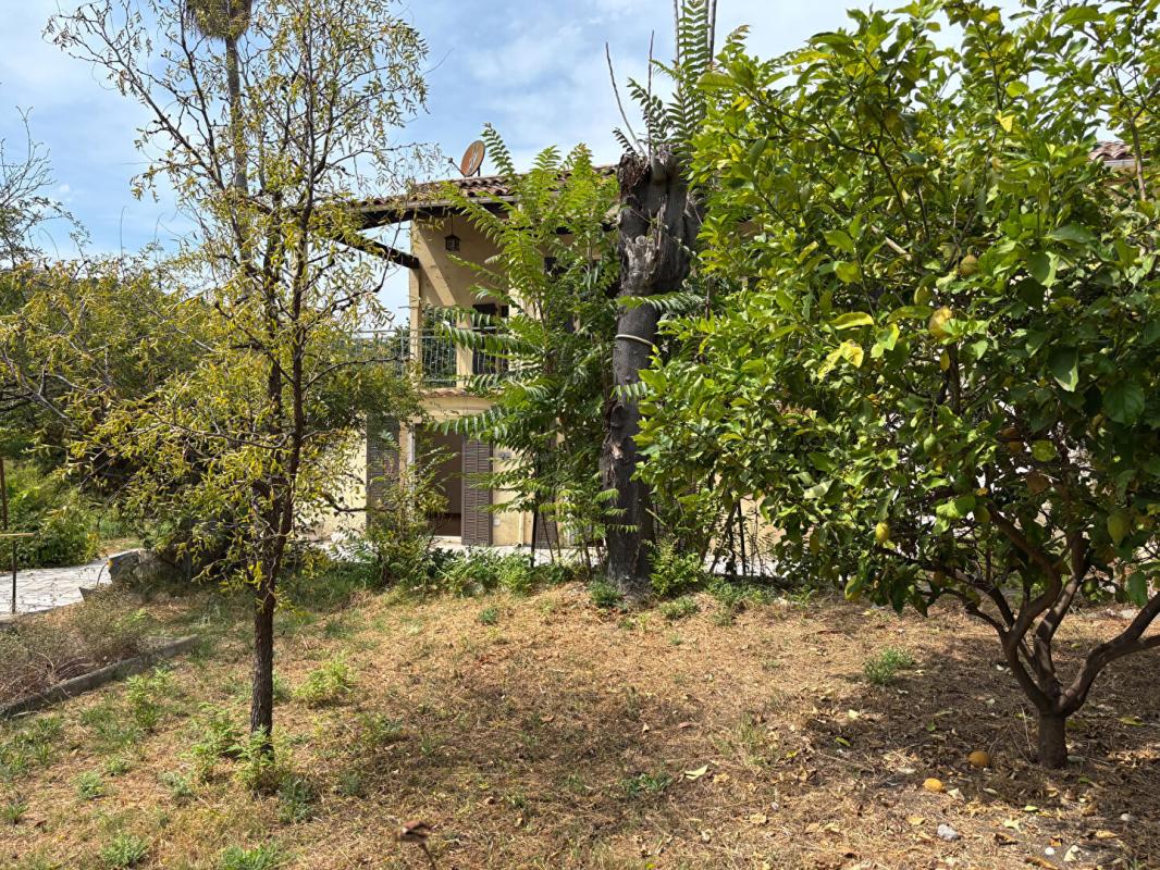 CAGNES-SUR-MER Propriété à rénover Cagnes sur Mer 190 m² 3