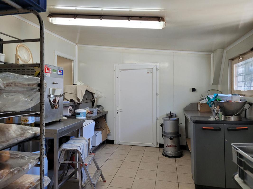 CASTRES Murs- Belle opportunité de reprise- Pâtisserie / Chocolaterie artisanale de renom -Sud Tarn (81) 6