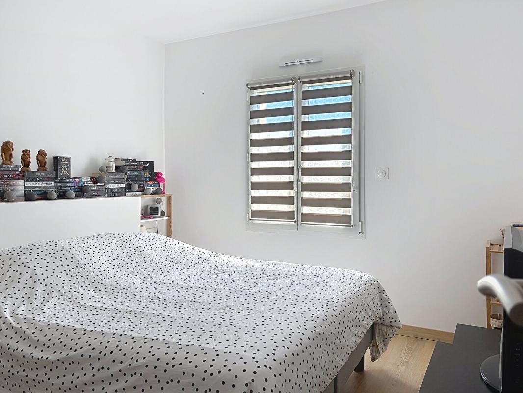 SAINT-JEAN-DE-LIVERSAY Maison de plain-pied de 2023 -107 m2 - 4 chambres - Jardin paysagé - Classe énergie A - Garage 11