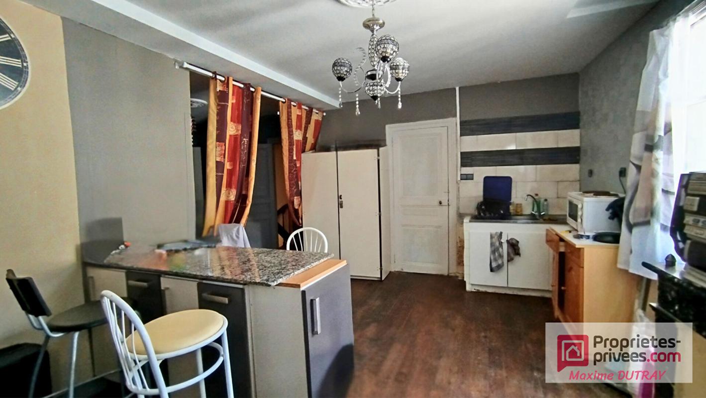 CHATEAU-RENAULT Ensemble de 2 appartements + grenier 7