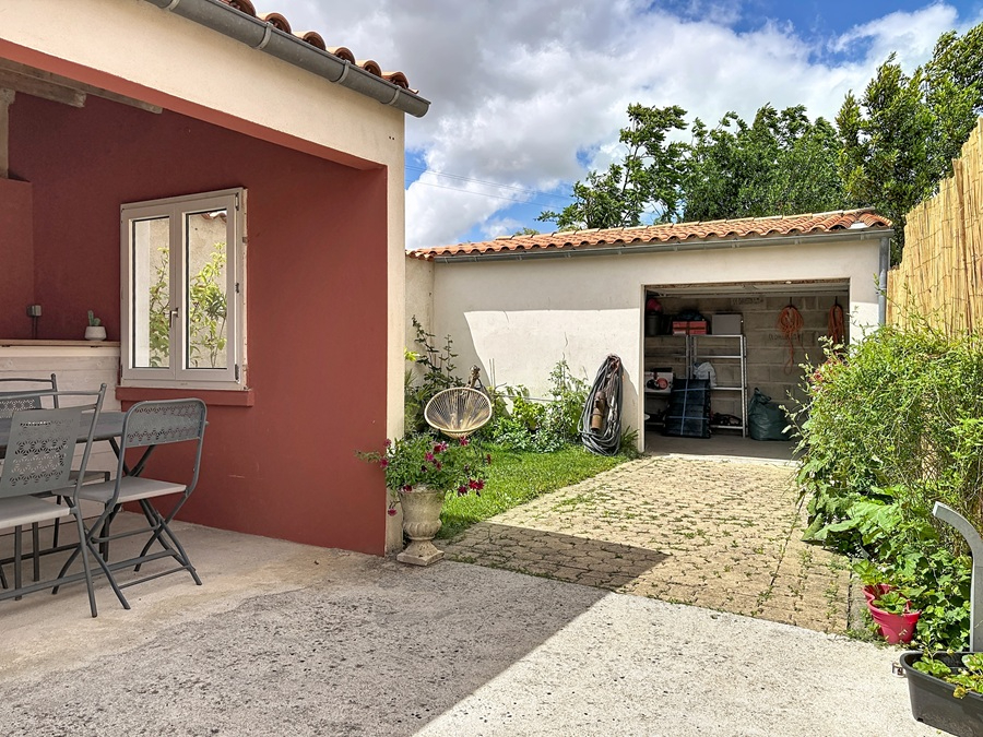 NUAILLE-D'AUNIS Maison de charme centre village 88 m2 2