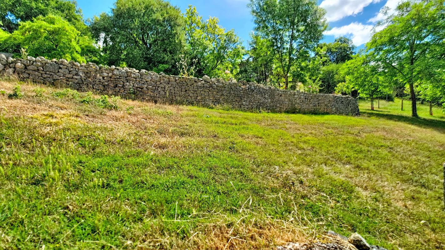 CHAUVIGNY CHAUVIGNY (86) Propriété composée de deux maisons sur environ 3,5 hectares 18