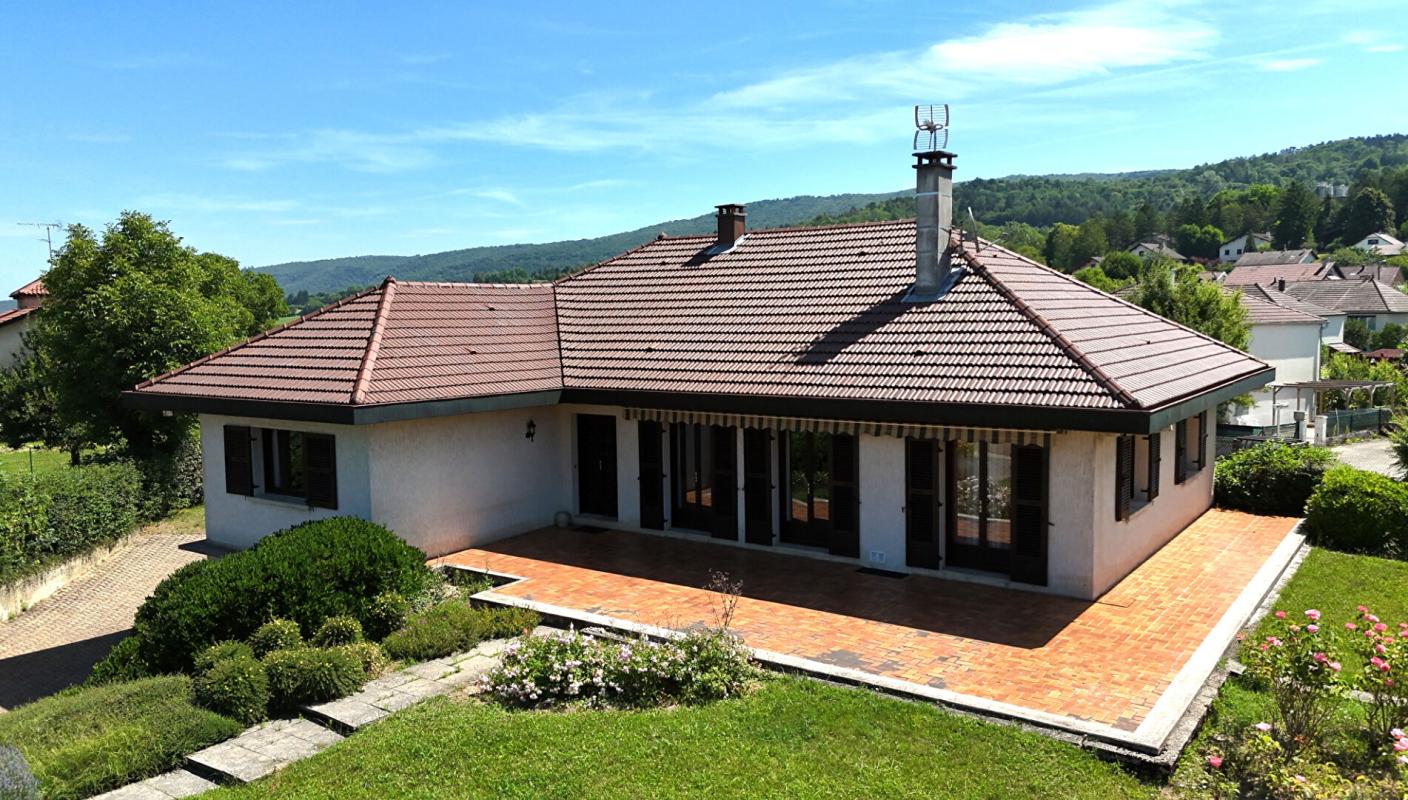 ARINTHOD Superbe villa de 189 m² , sur terrain clos et arboré de 2 036 m² 1