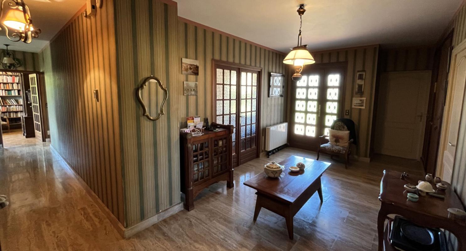 ARINTHOD Superbe villa de 189 m² , sur terrain clos et arboré de 2 036 m² 5
