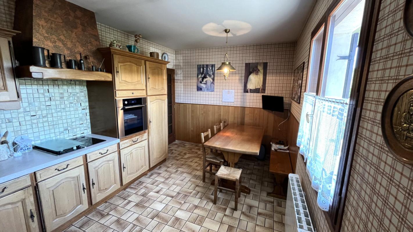 ARINTHOD Superbe villa de 189 m² , sur terrain clos et arboré de 2 036 m² 6