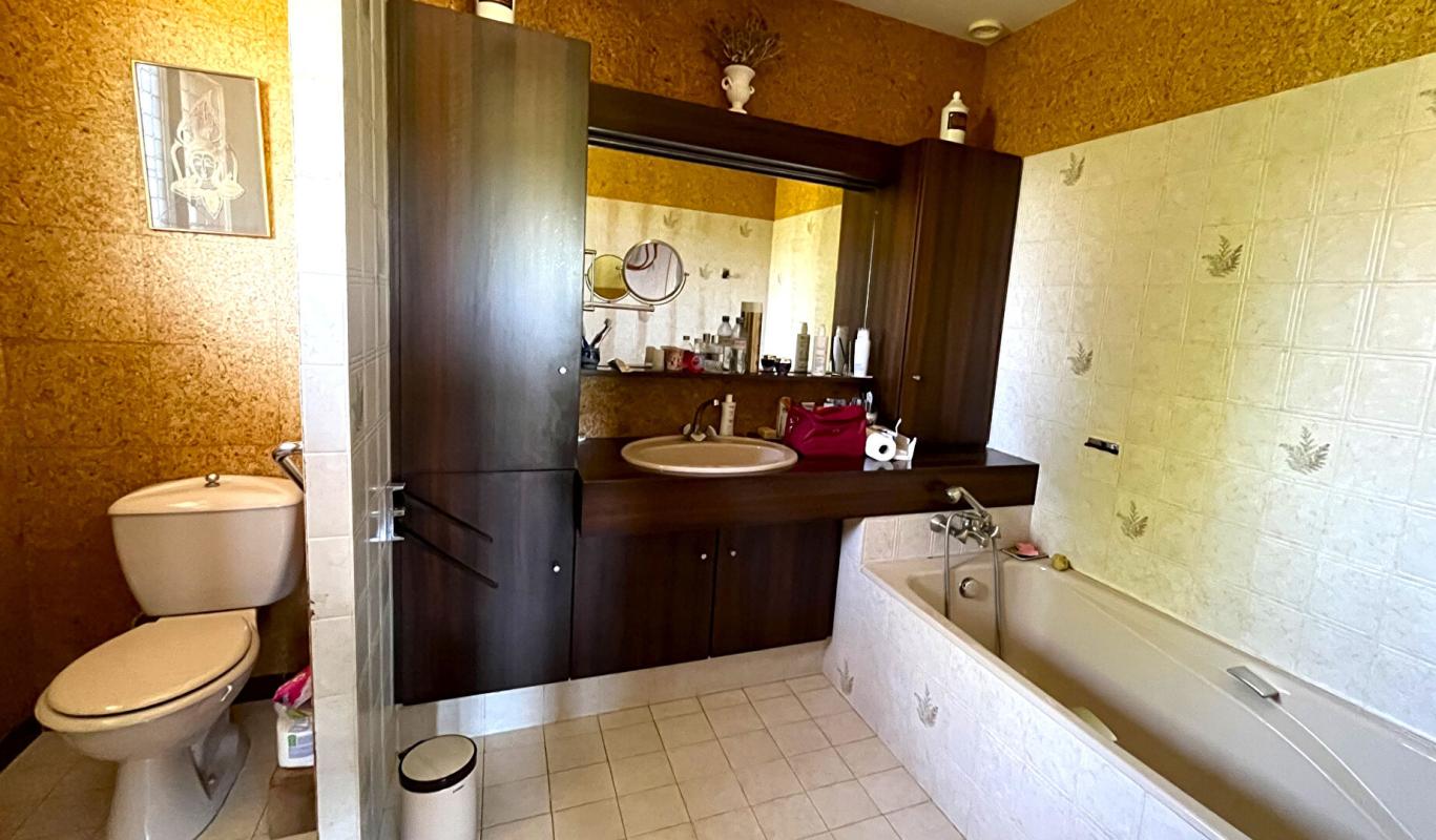 ARINTHOD Superbe villa de 189 m² , sur terrain clos et arboré de 2 036 m² 9