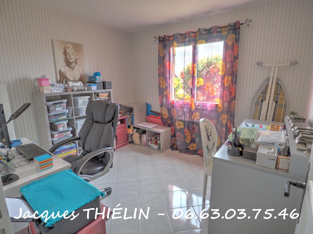 LONGUE-JUMELLES Maison familiale 5 chambres, prestations de qualité, état exceptionnel 10