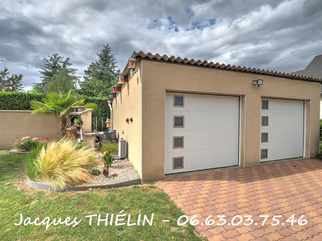 LONGUE-JUMELLES Maison familiale 5 chambres, prestations de qualité, état exceptionnel 17