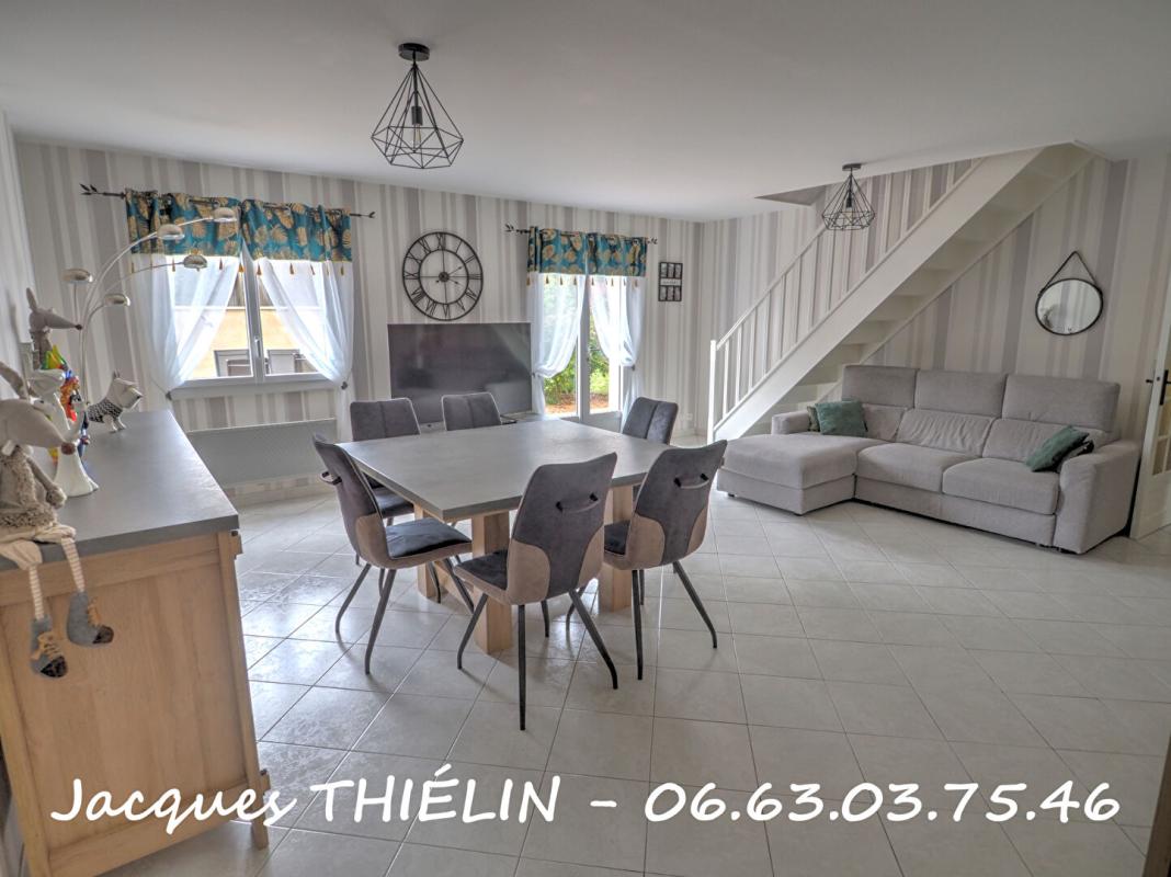 LONGUE-JUMELLES Maison familiale 5 chambres, prestations de qualité, état exceptionnel 3