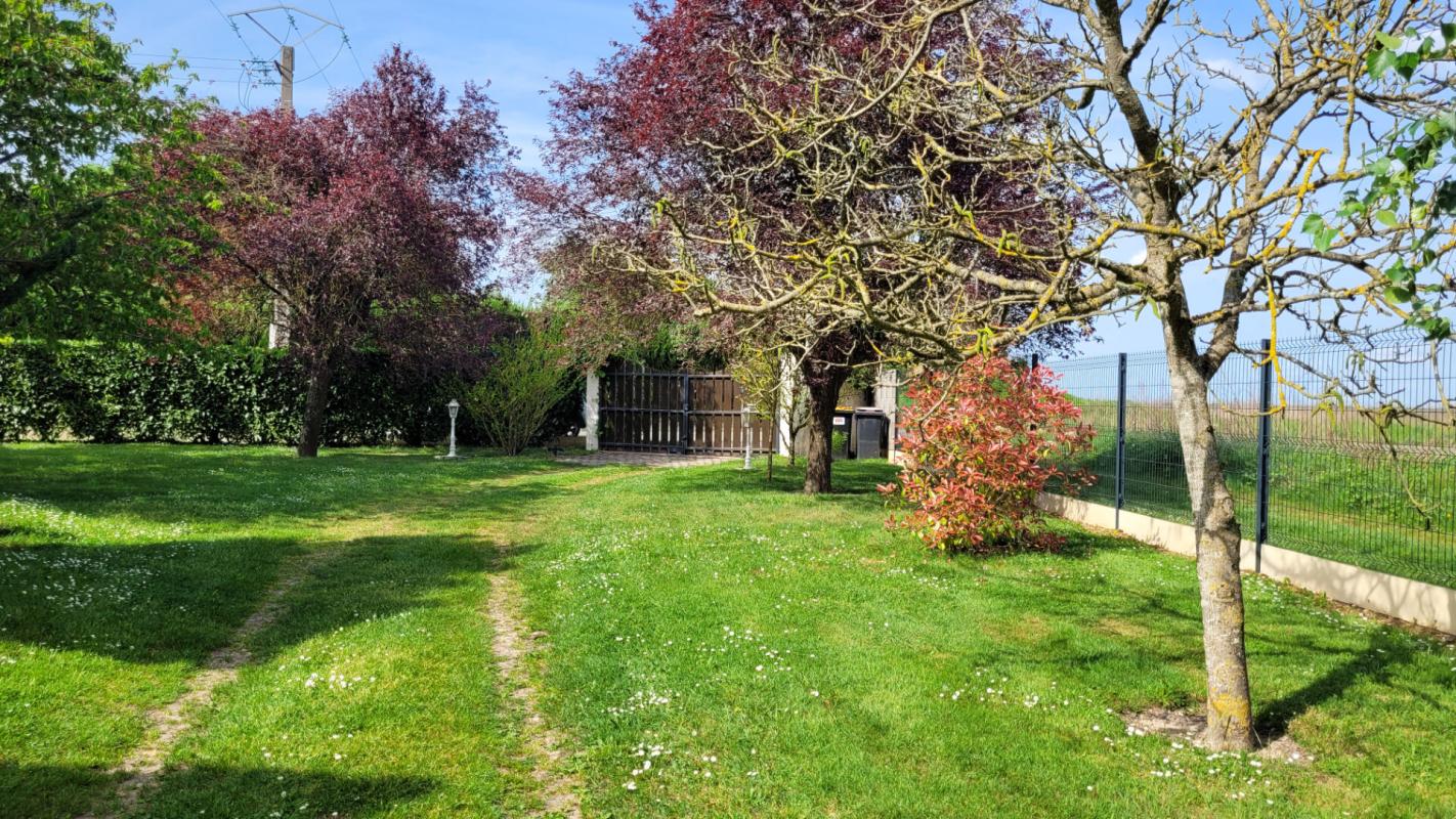 SAINT-GERMAIN-SUR-AVRE Maison St Germain Sur Avre 7 pièce(s) 145.90 m2 dépendances, terrain de 1565m². Prix HAI : 286 000 15
