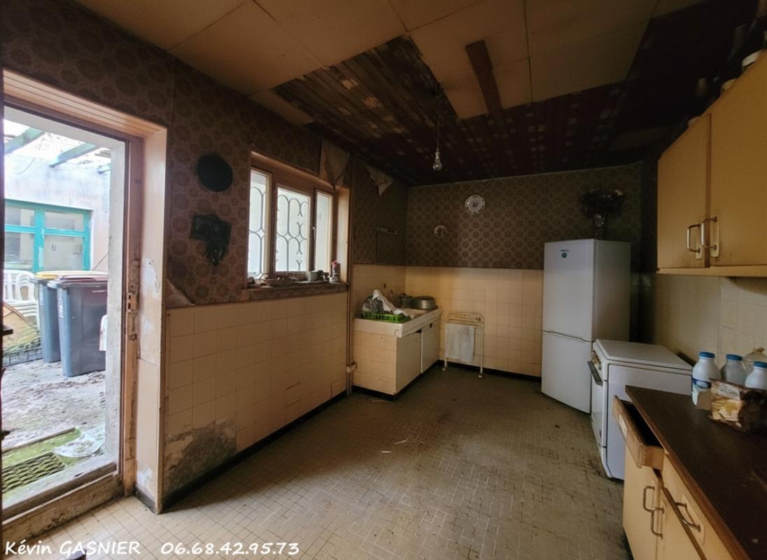 BALZAC BALZAC (16430) : Maison à rénover de 51m2 + dépendances 3