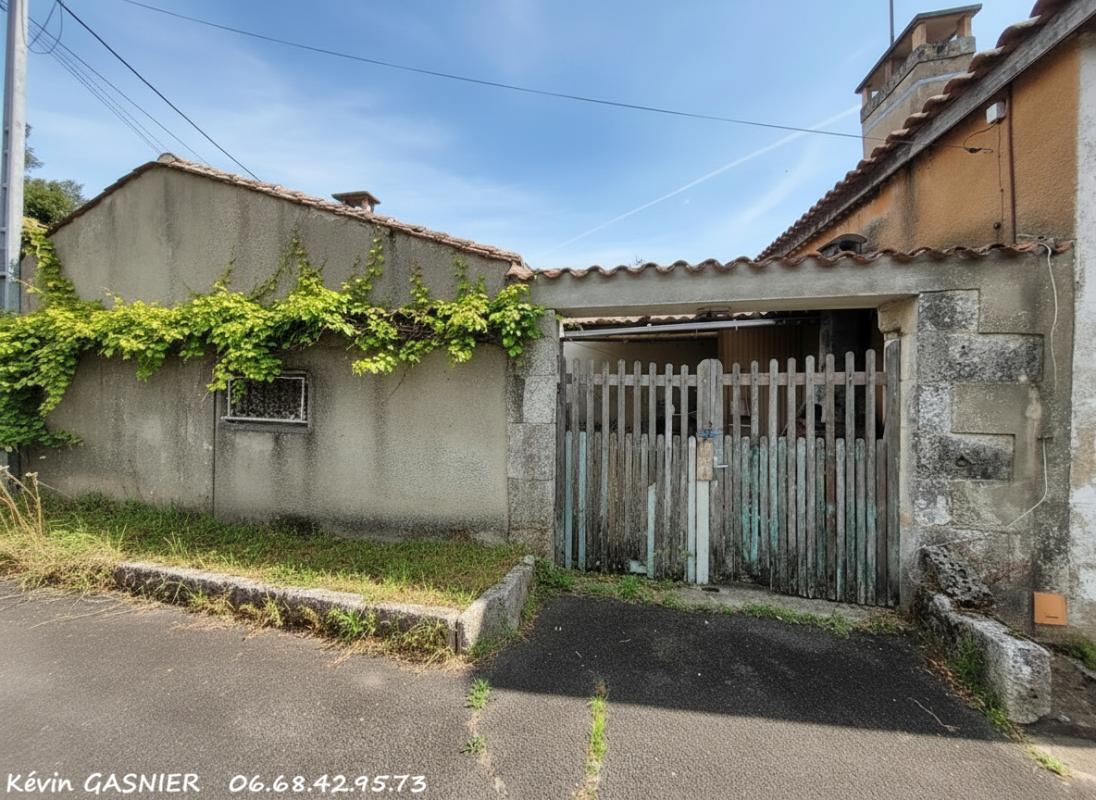 BALZAC BALZAC (16430) : Maison à rénover de 51m2 + dépendances 6