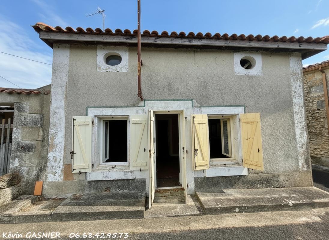 BALZAC BALZAC (16430) : Maison à rénover de 51m2 + dépendances 7