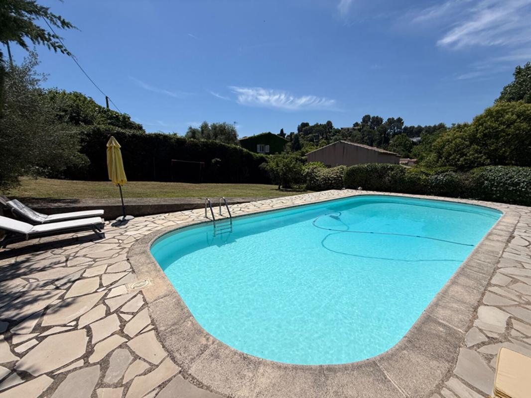 VENCE VILLA PROVENCALE RENOVÉE AVEC PISCINE, TERRASSES ET JARDIN 1