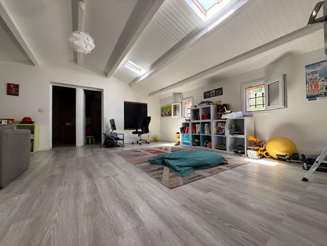 VENCE VILLA PROVENCALE RENOVÉE AVEC PISCINE, TERRASSES ET JARDIN 11