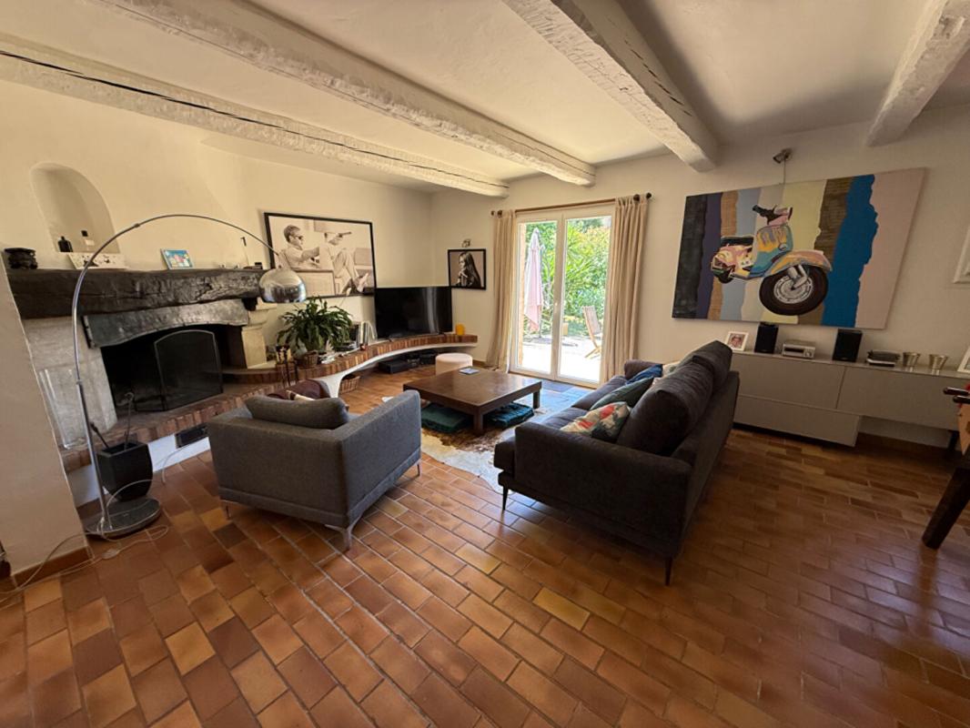 VENCE VILLA PROVENCALE RENOVÉE AVEC PISCINE, TERRASSES ET JARDIN 6