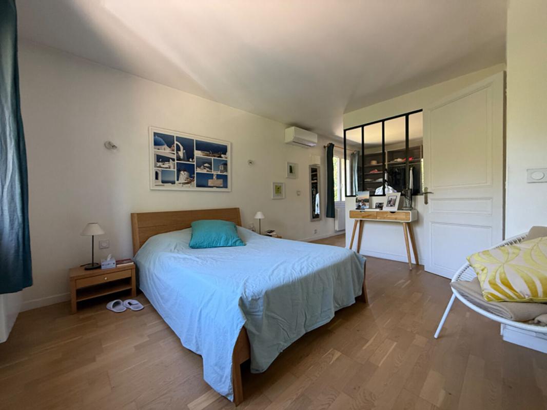 VENCE VILLA PROVENCALE RENOVÉE AVEC PISCINE, TERRASSES ET JARDIN 8
