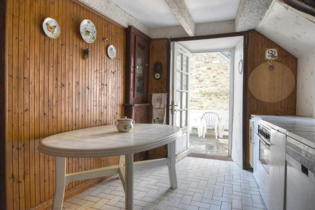 TREGUIER Immeuble d'habitation et commerce de 177 m2 en centre ville 14