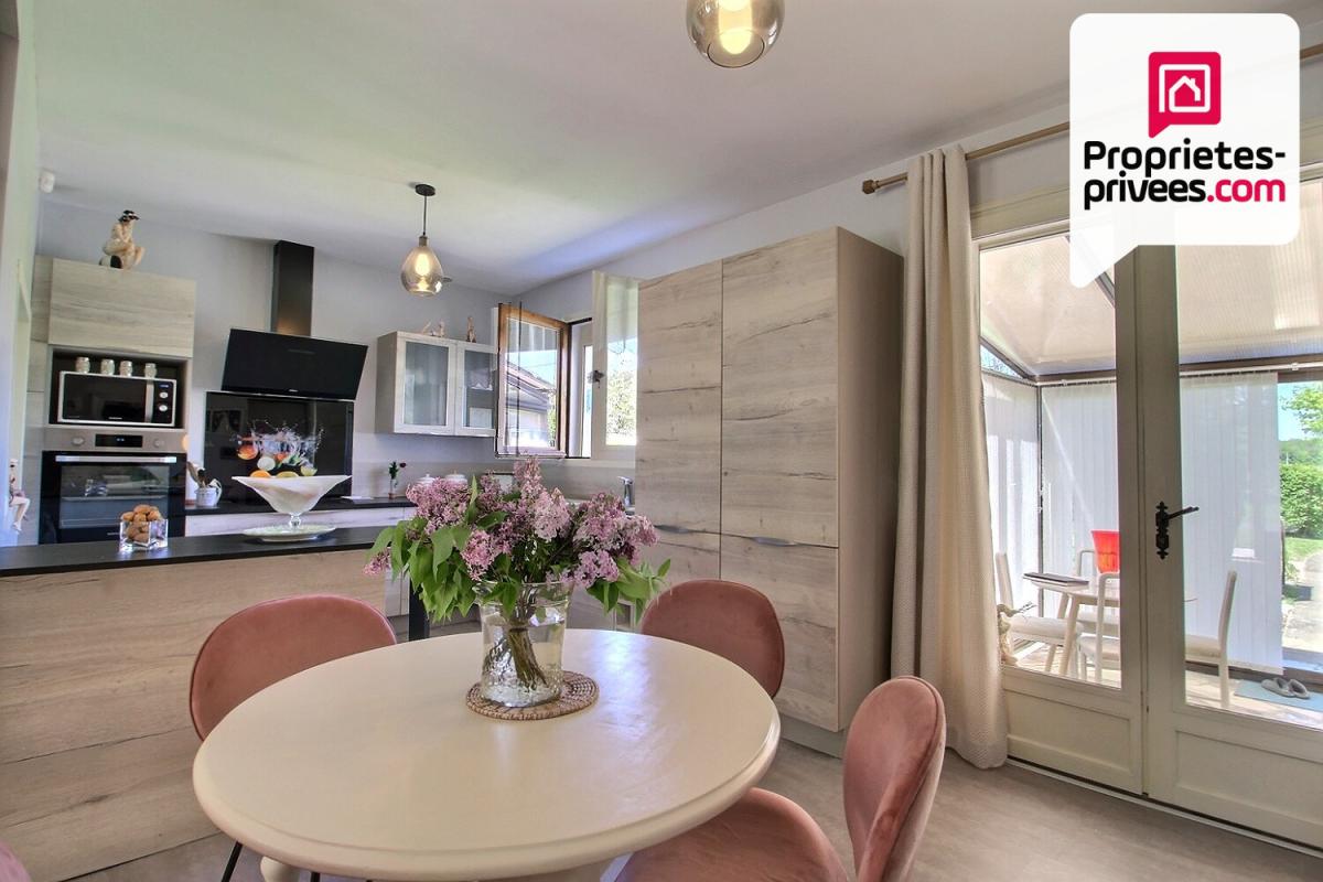 AMILLY CADRE PAISIBLE pour cette Maison de 180 m2, Vérandas, terrain arboré de 2820 m2 2