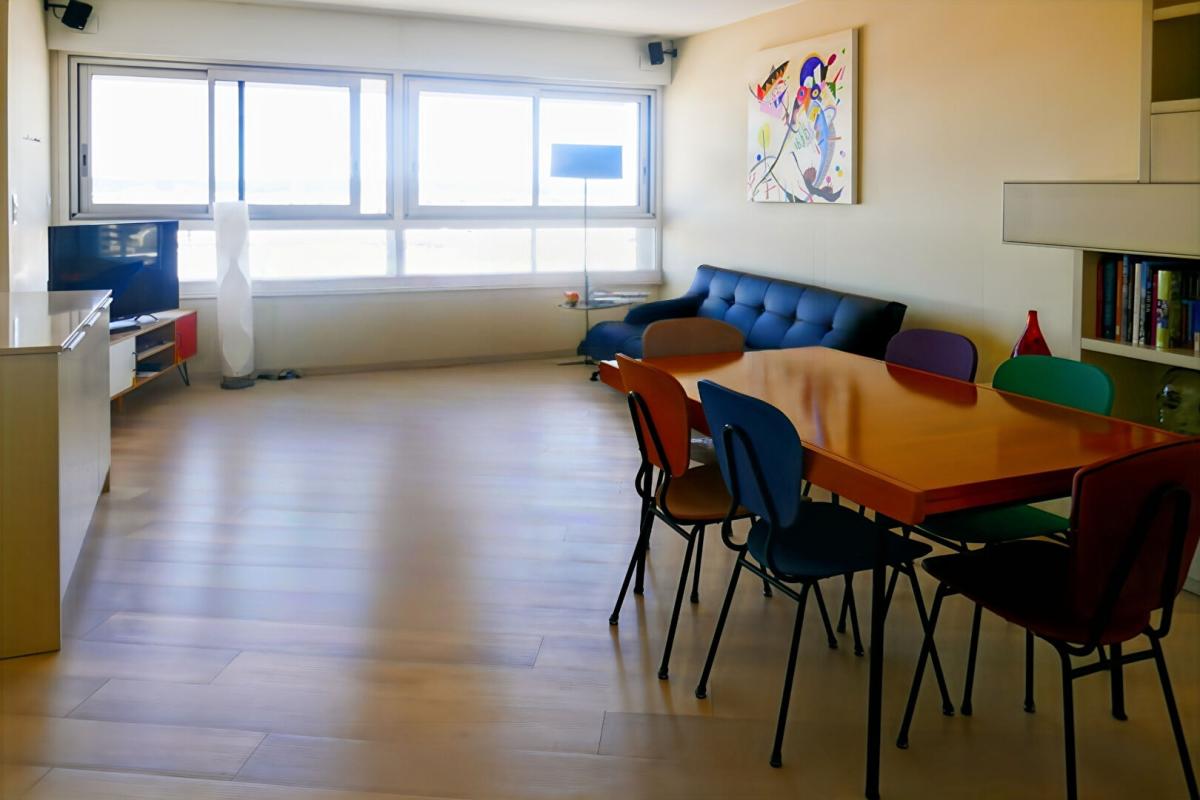 BORDEAUX BORDEAUX MERIADECK  Appartement trois chambres dernier étage avec vue dégagée un balcon et cellier 1