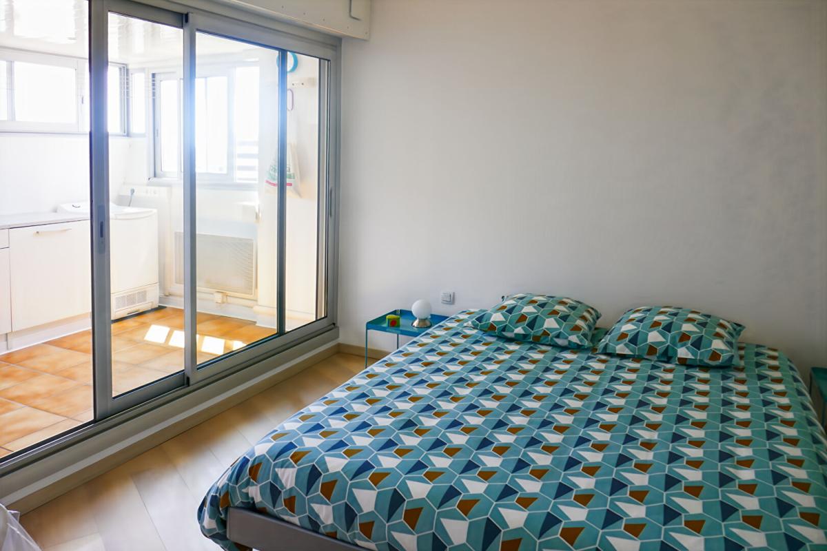 BORDEAUX BORDEAUX MERIADECK  Appartement trois chambres dernier étage avec vue dégagée un balcon et cellier 5